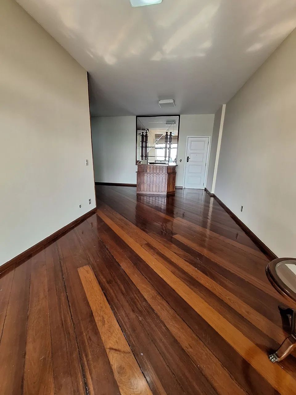Alugo Ed. Debret aptº com 4 quartos sendo 2 suítes - Foto 2