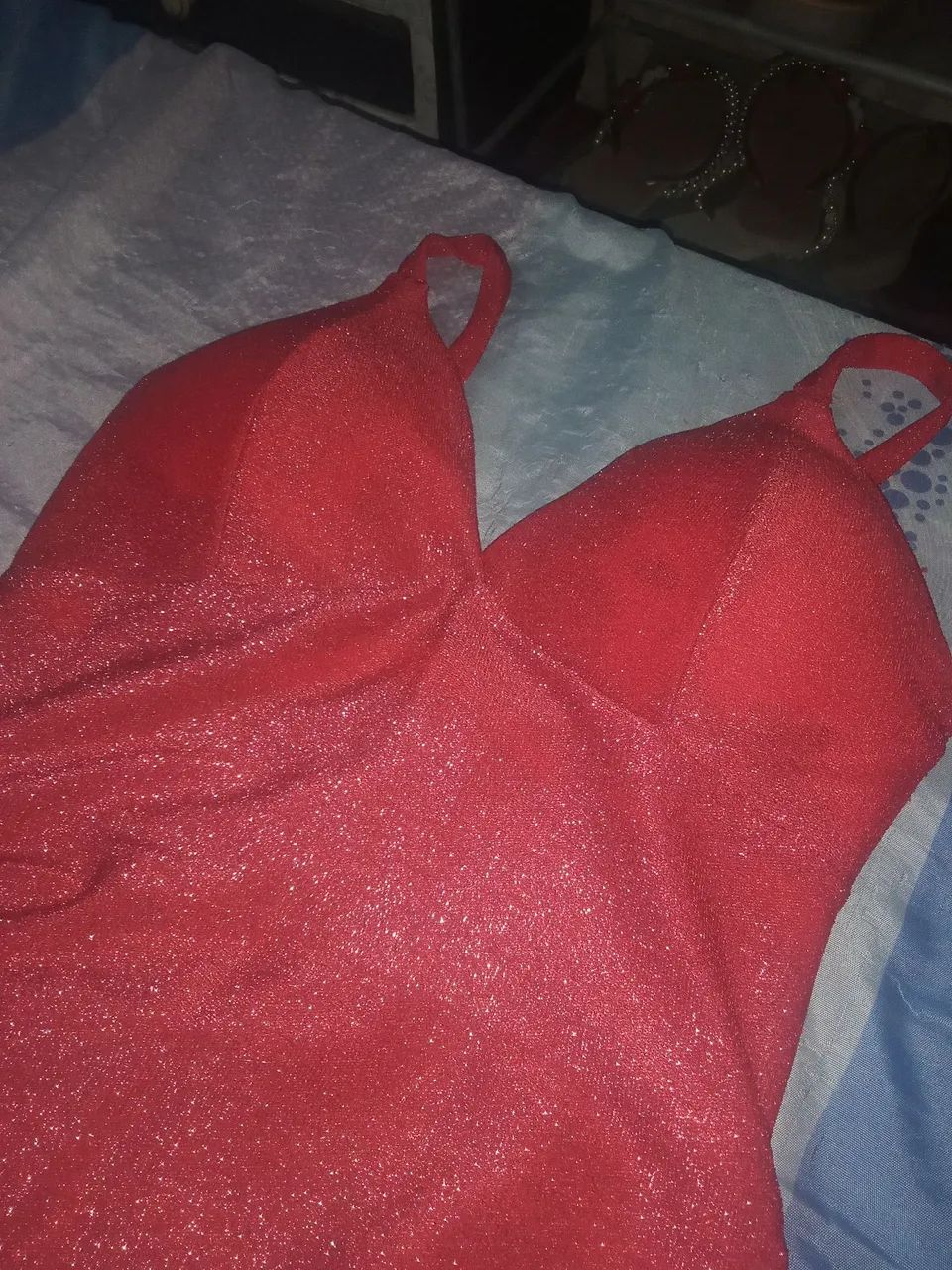 vestido justo com brilho , com bojo 