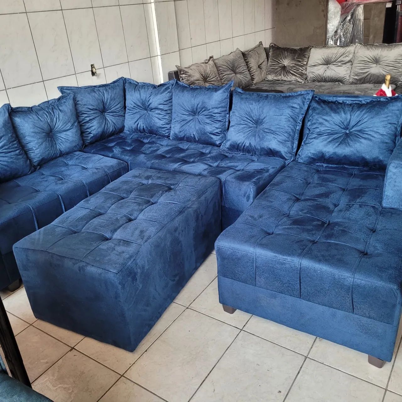 Sofá lindo e grande para sua sala 