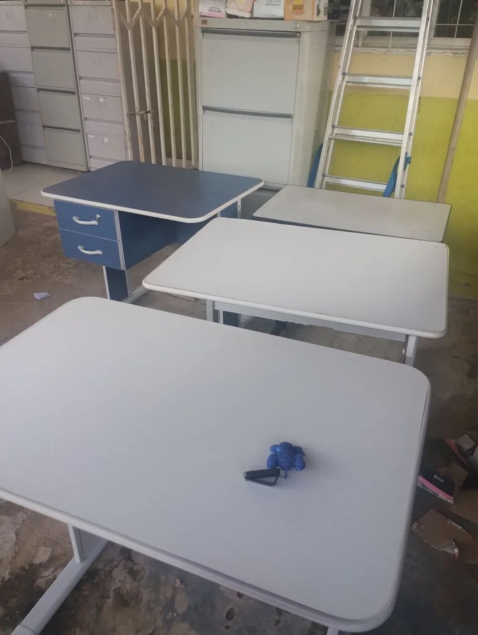 Escrivaninha e armários  - Foto 4