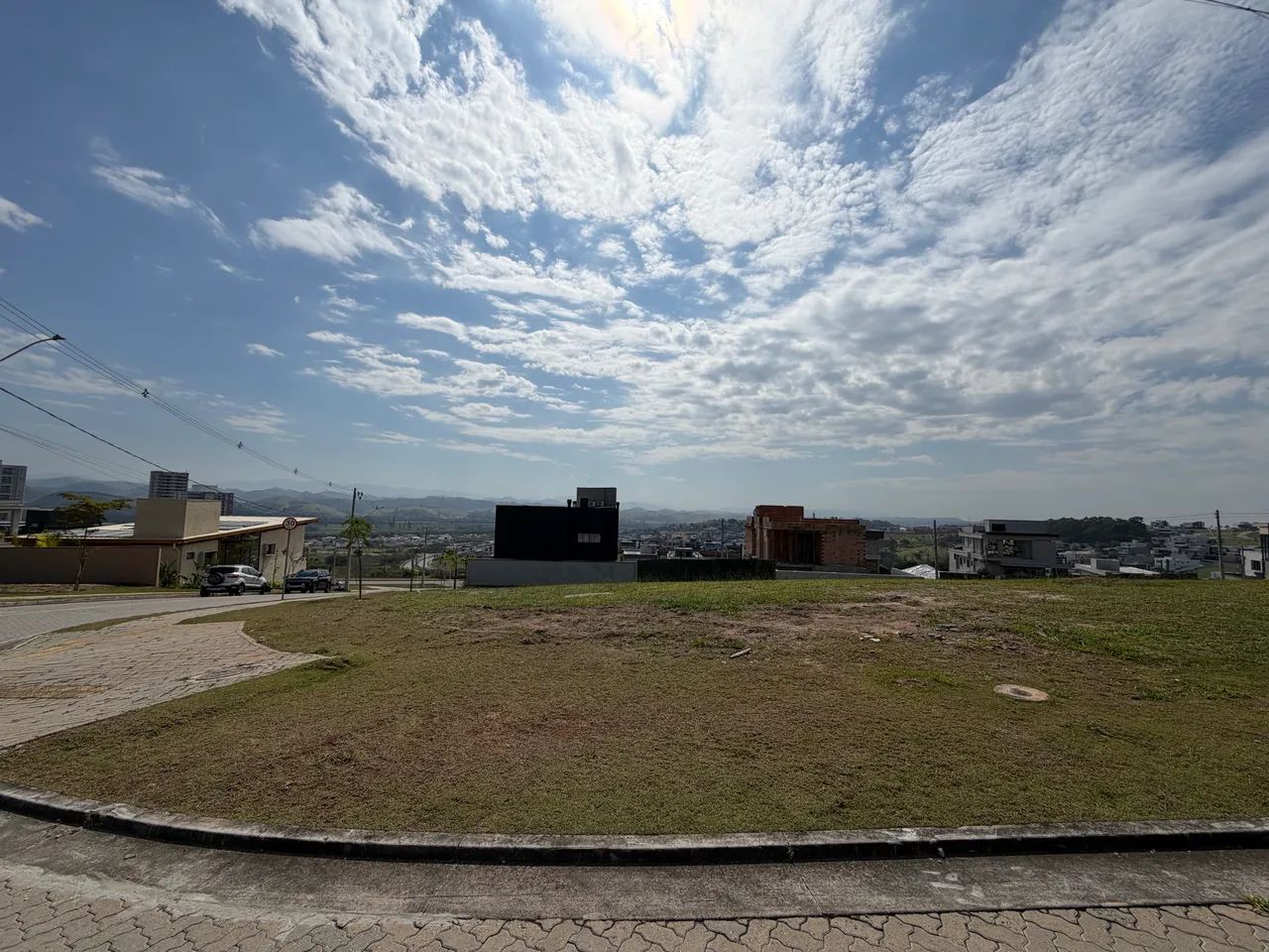 Terras Alpha frente para área  de lazer 