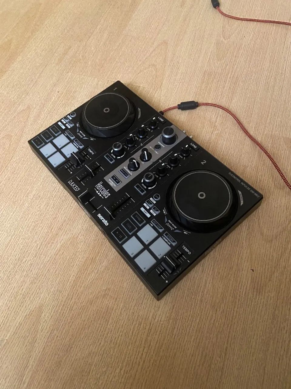 Controladora DJ Hercules Inpulse 200 mk2