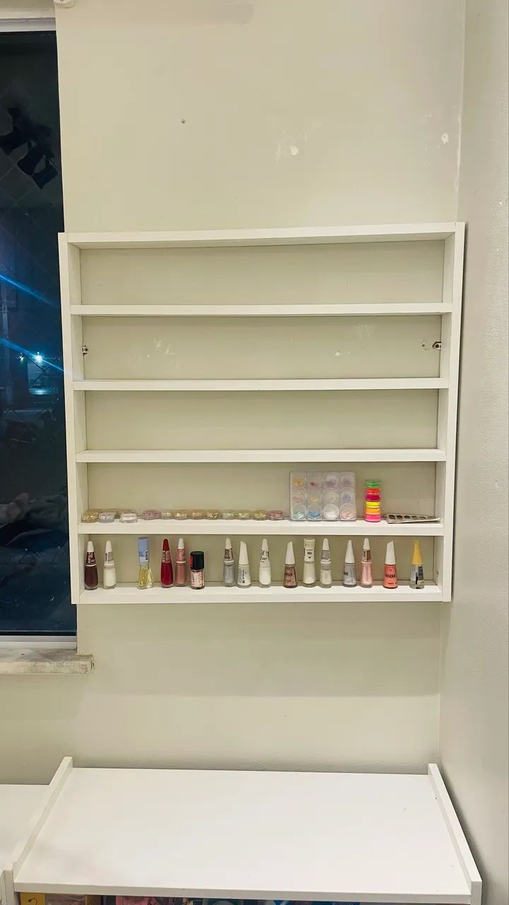 Mesa de manicure + expositor de esmalte 