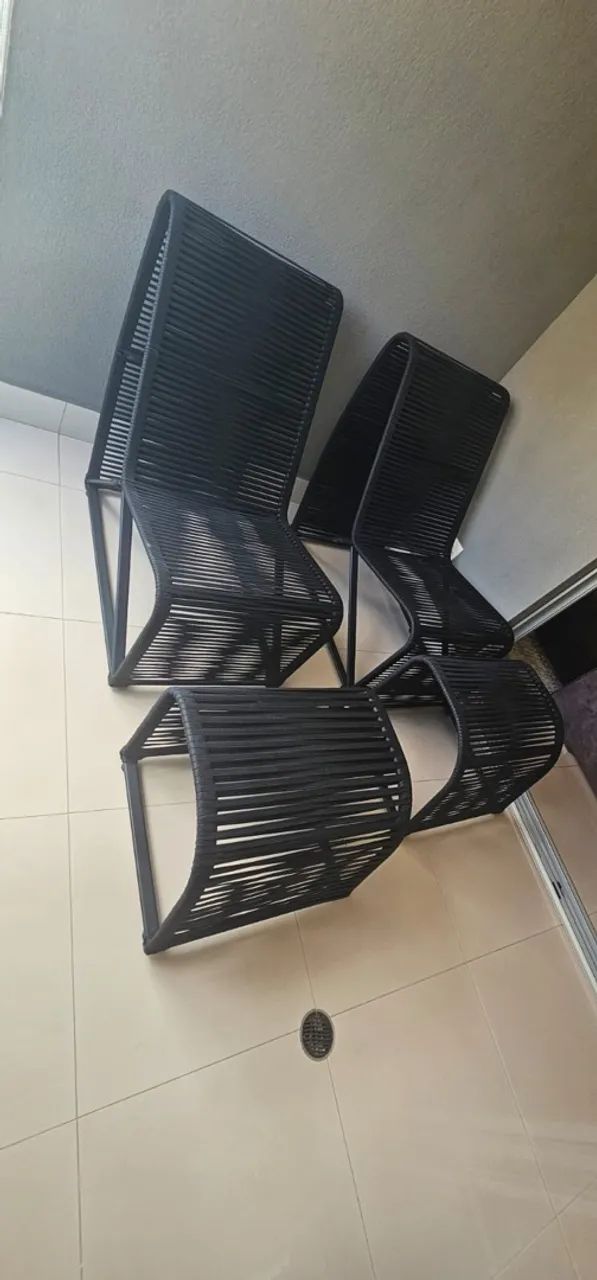 2 poltrona espreguiçadeira com puf + mesinha  preta