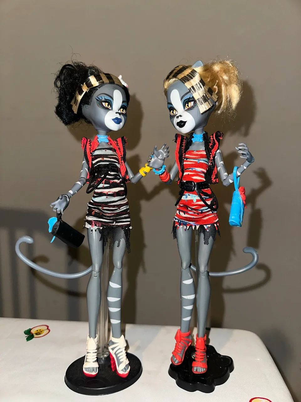 Boneca Monster High - Meowlody & Purrsephone Zombie Shake Usadas