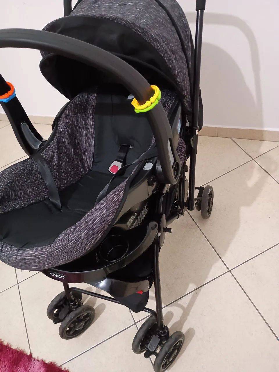 Vende-se Carrinho de bebê Cosco reverse com Bebê conforto USADO - Foto 2