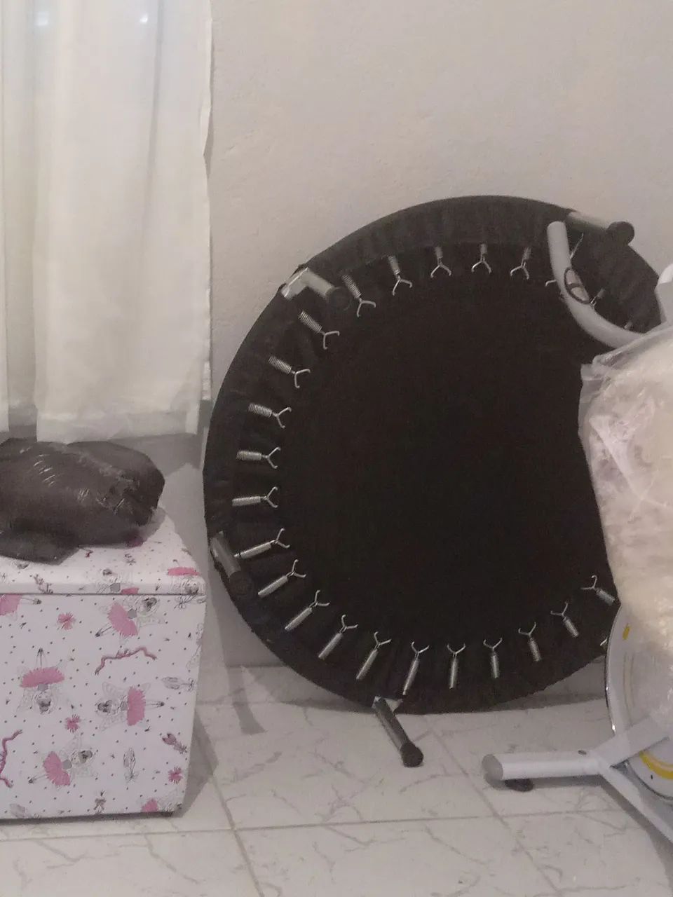 Cama elástica em ótimo estado 