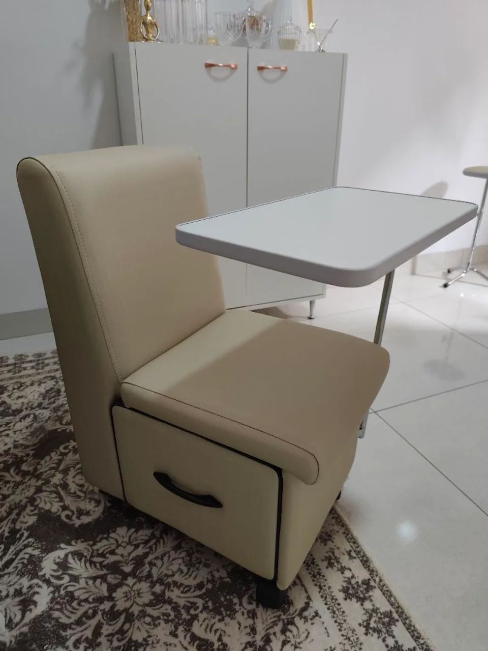 Vendo cadeira de manicure nova - Foto 3