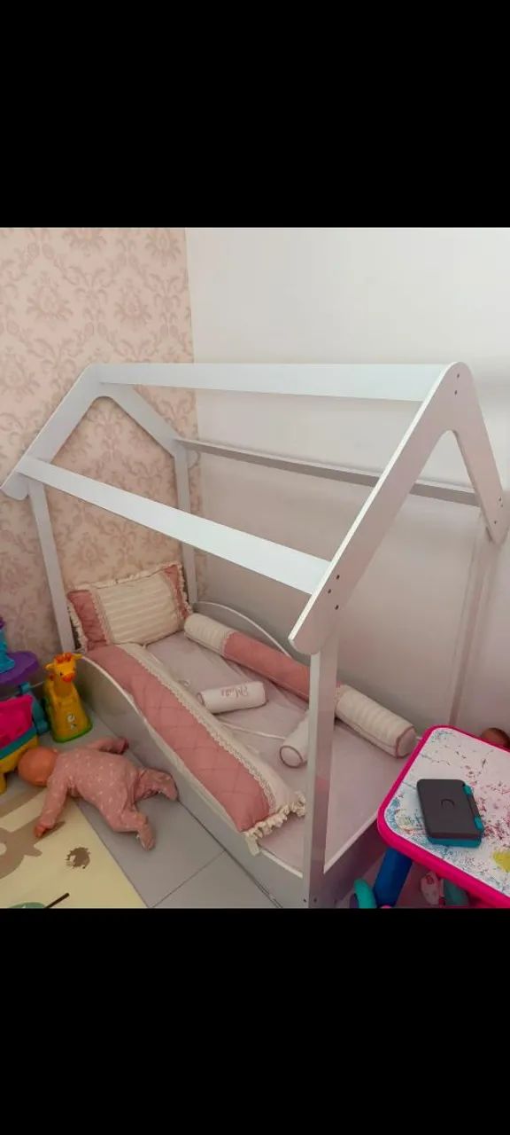 Cama infantil montessoriana semi nova 