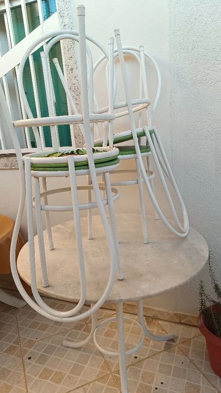Mesa com cadeiras 