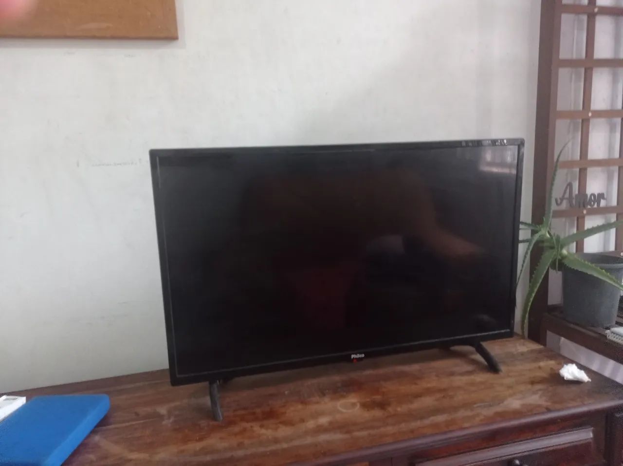 Vendo TV Philco 39 polegadas 300 podendo ser negociado, não é smart mas tem bluetooth - Foto 3