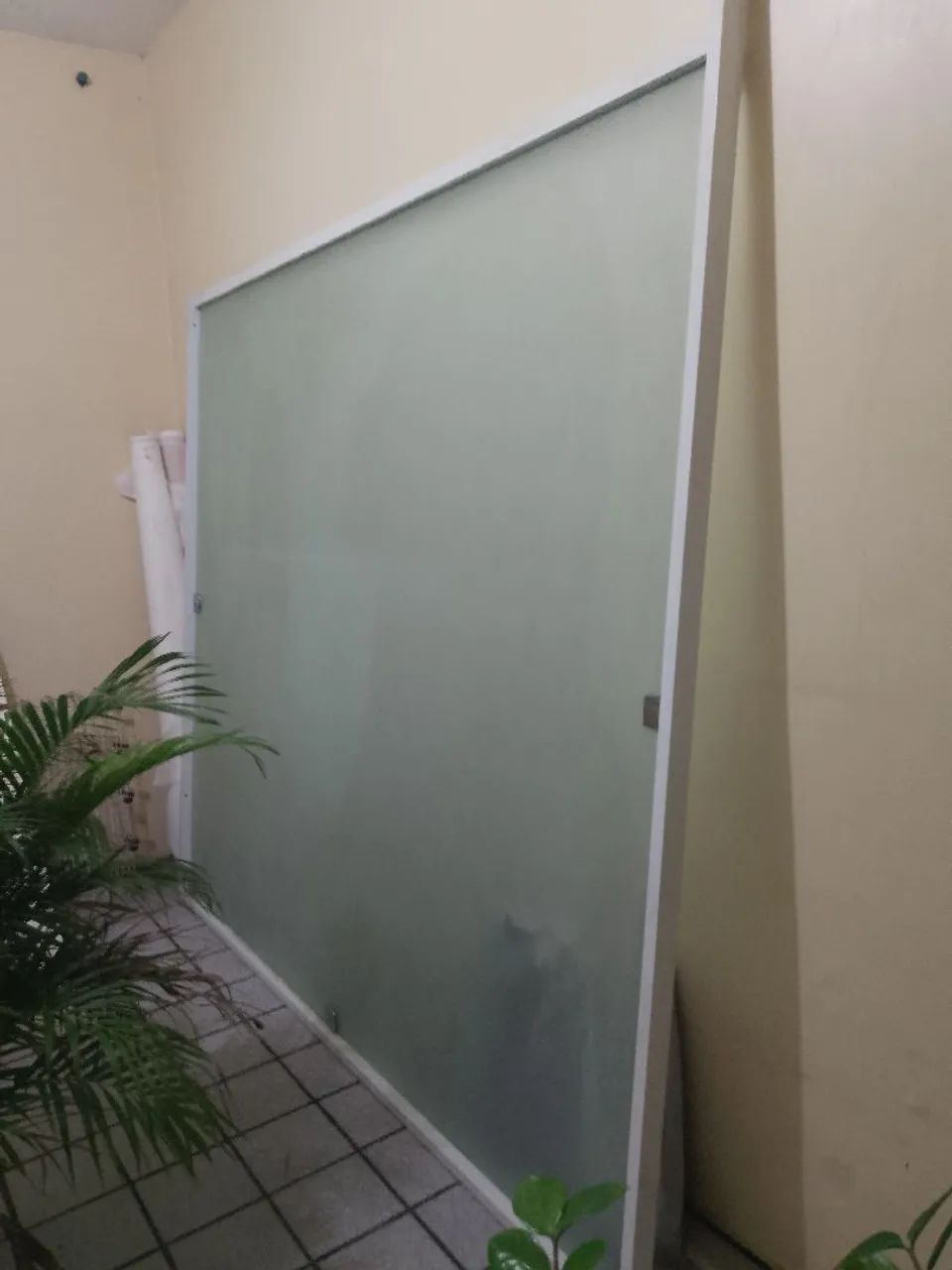 Divisória de vidro com alumínio branco  - Foto 2