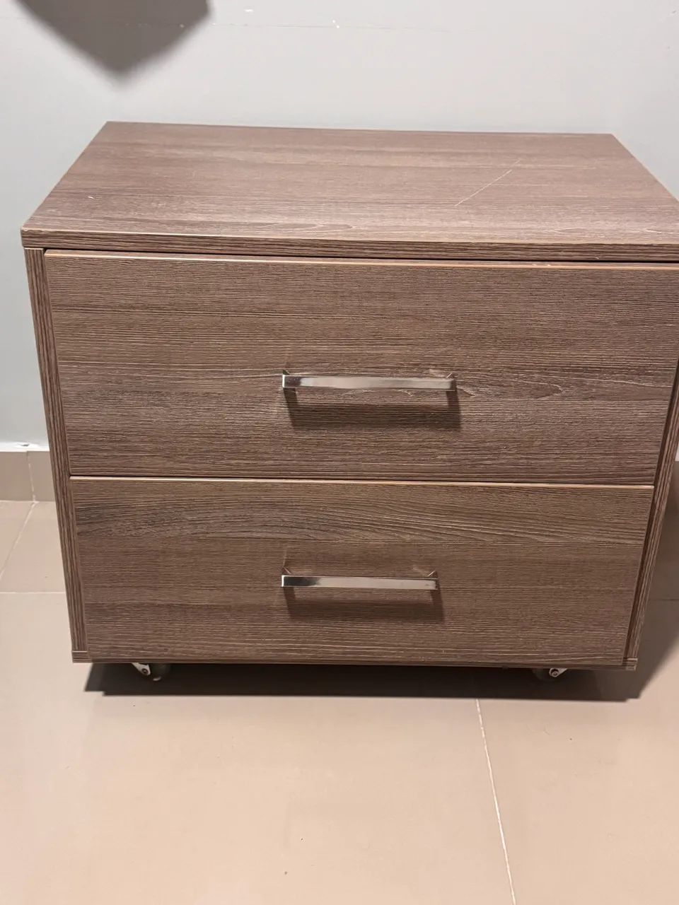 Mesa de cabeceira (criado mudo)