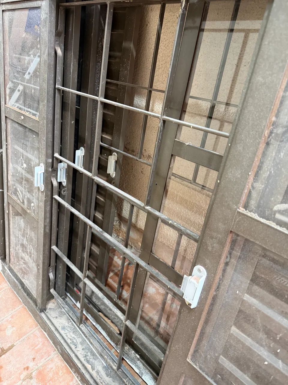 2 Janelas alumínio veneziano com vidro 