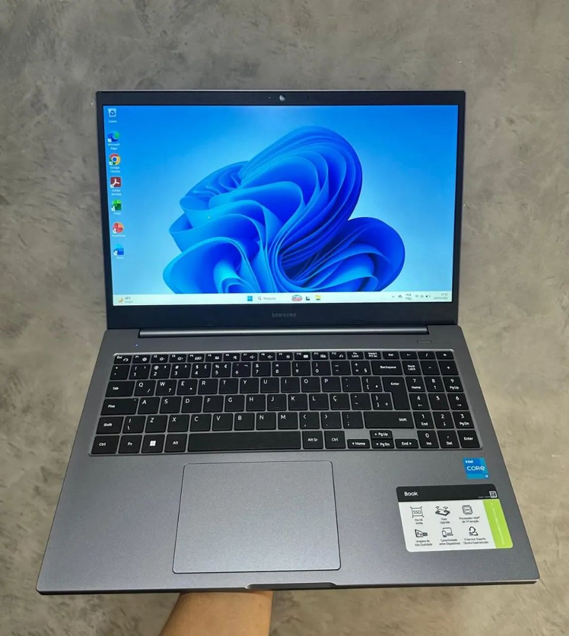 NOTEBOOK SAMSUNG I3, 8 GB RAM, 256 GB SSD.