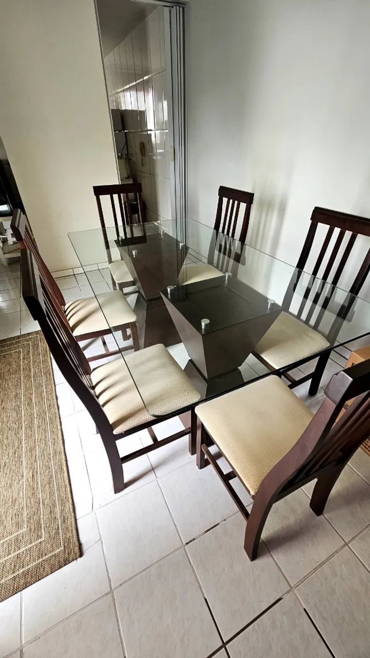 Mesa de jantar com 6 cadeiras