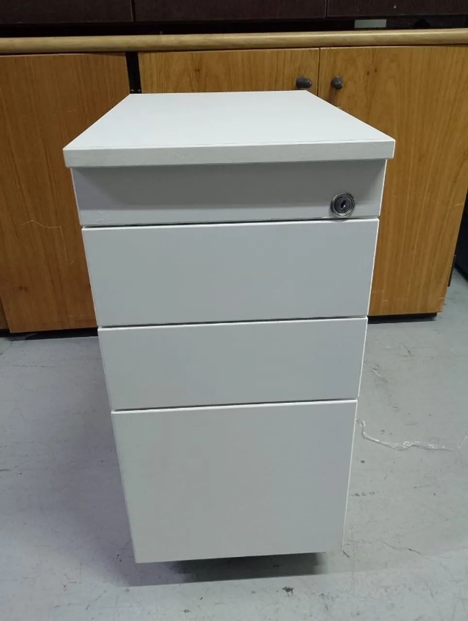 Gaveteiro Branco Slim - Design Clean com Chave