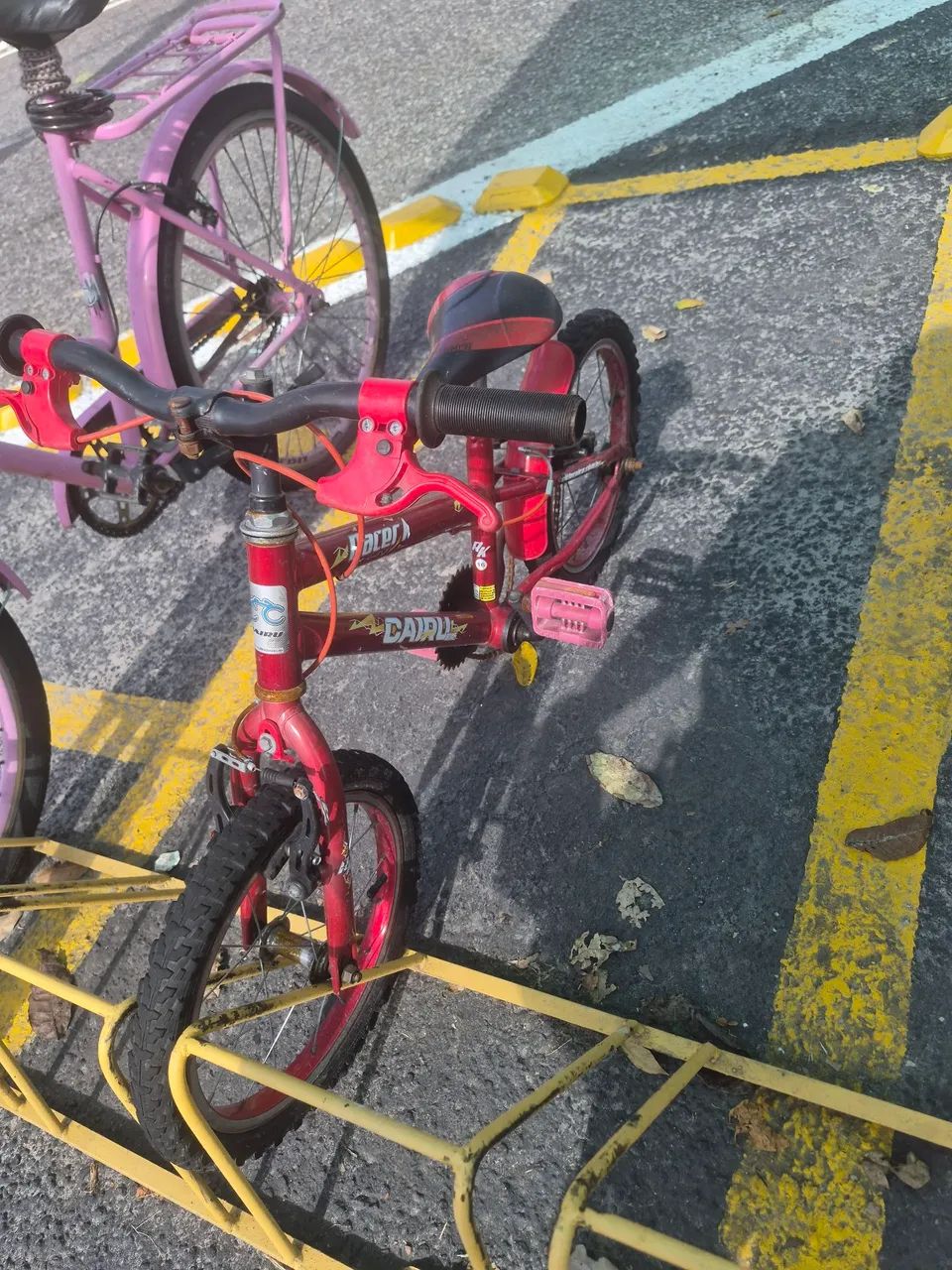Bicicleta infantil. Até 6 anos.