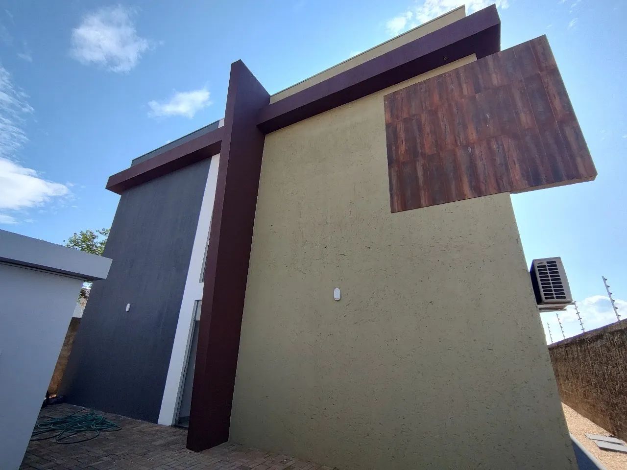 Prédio com 12 flats com banheiro - plano diretor Sul - Foto 2