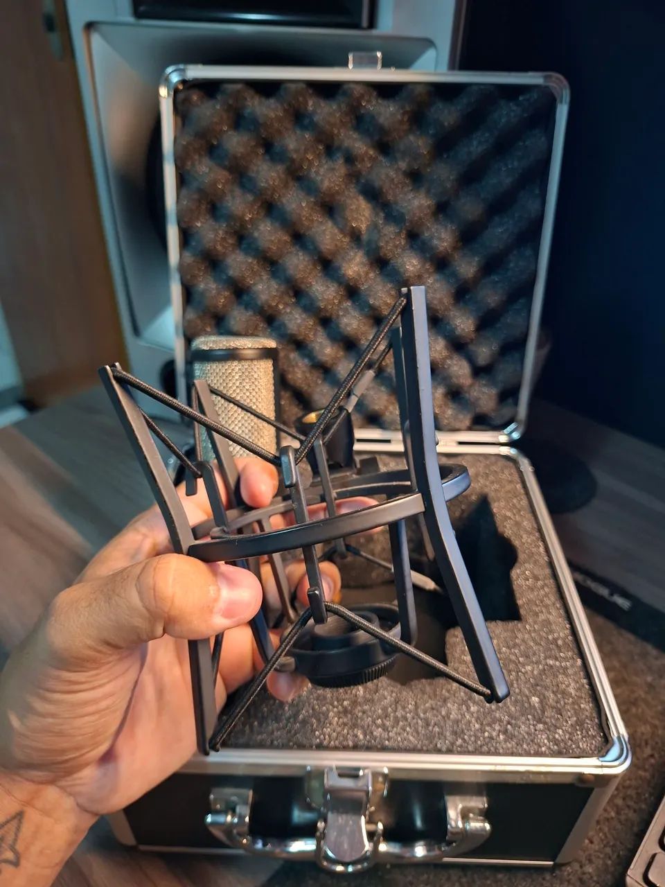 Microfone Condensador AKG Pro Audio P420 COMPLETO - Foto 3