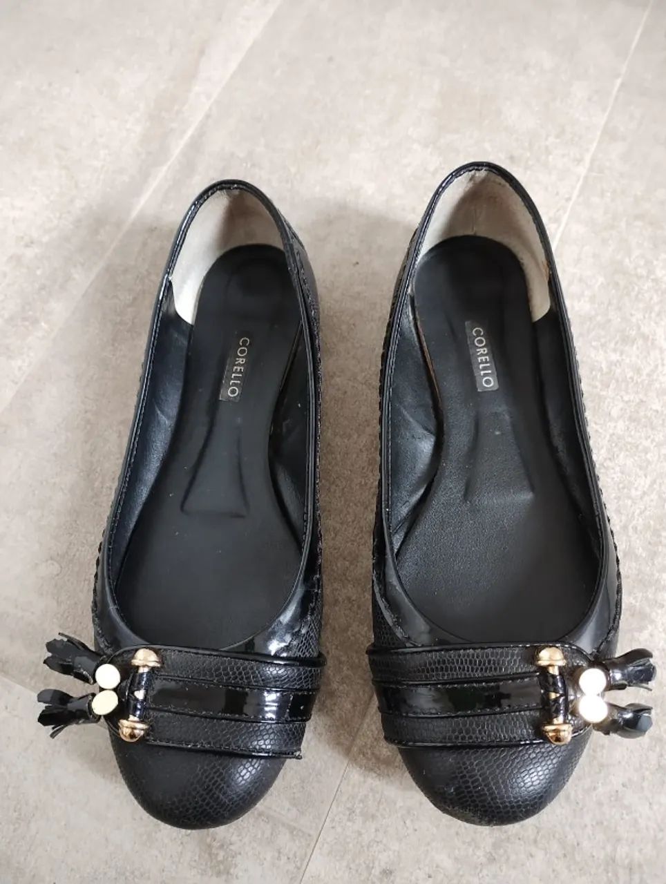 Sapatilha Corello Preta 34 com Detalhe Dourado