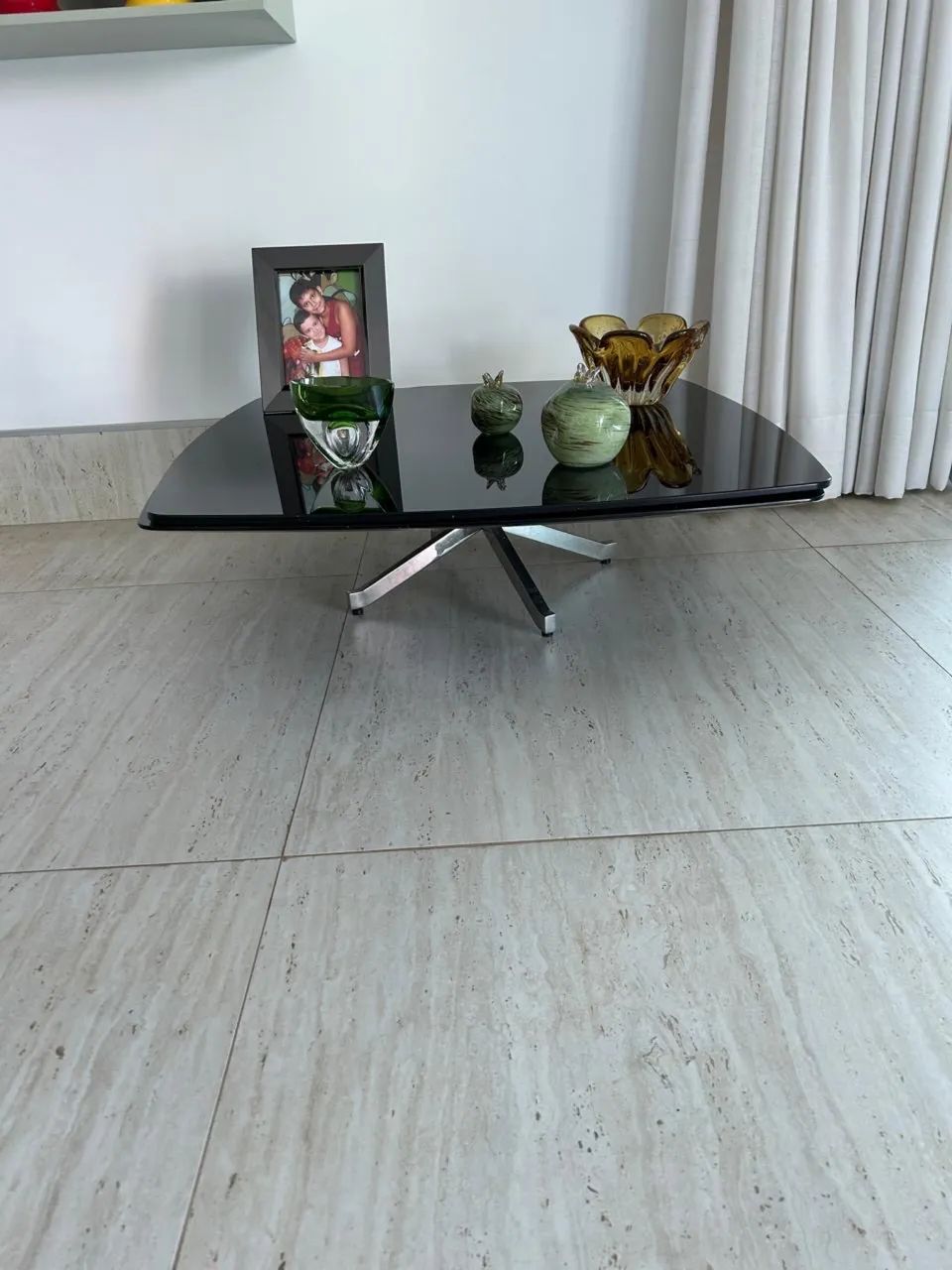 Mesa com vidro espelhado