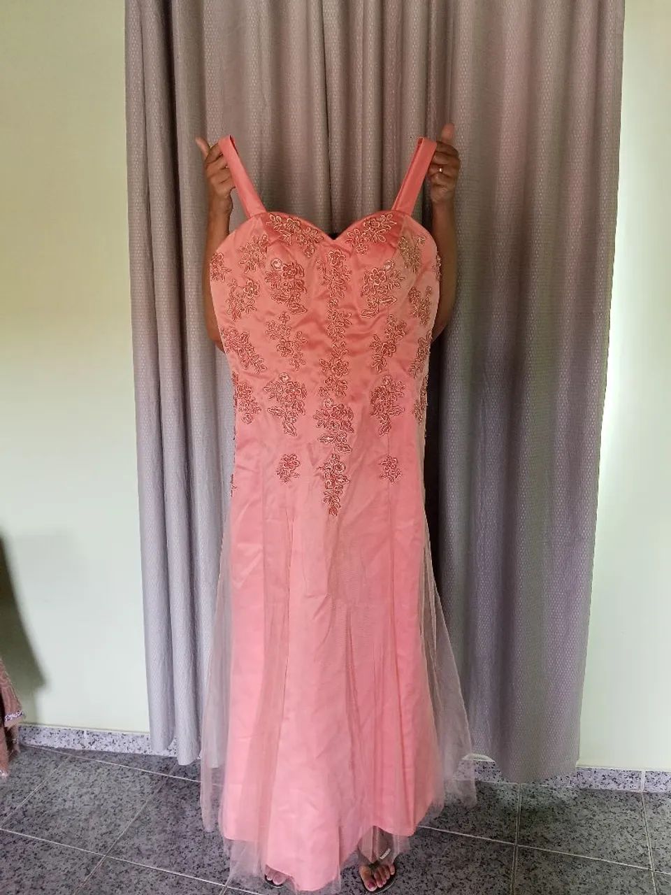 VENDO VESTIDOS PARA FESTAS - Foto 2