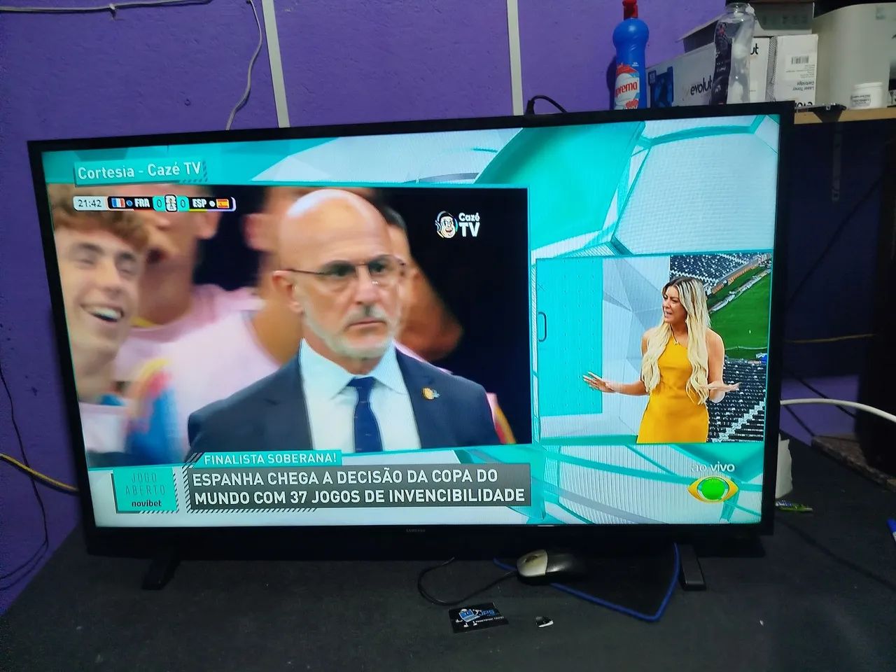 TV Smart 48 polegadas completo com pezinho e controle - Foto 5
