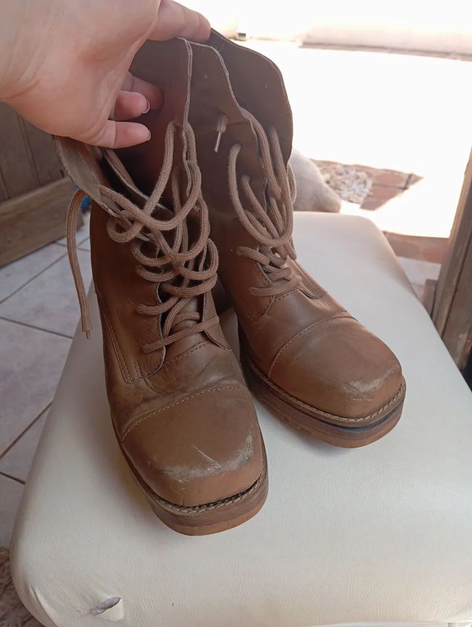 Bota feminina cor marrom - Foto 2