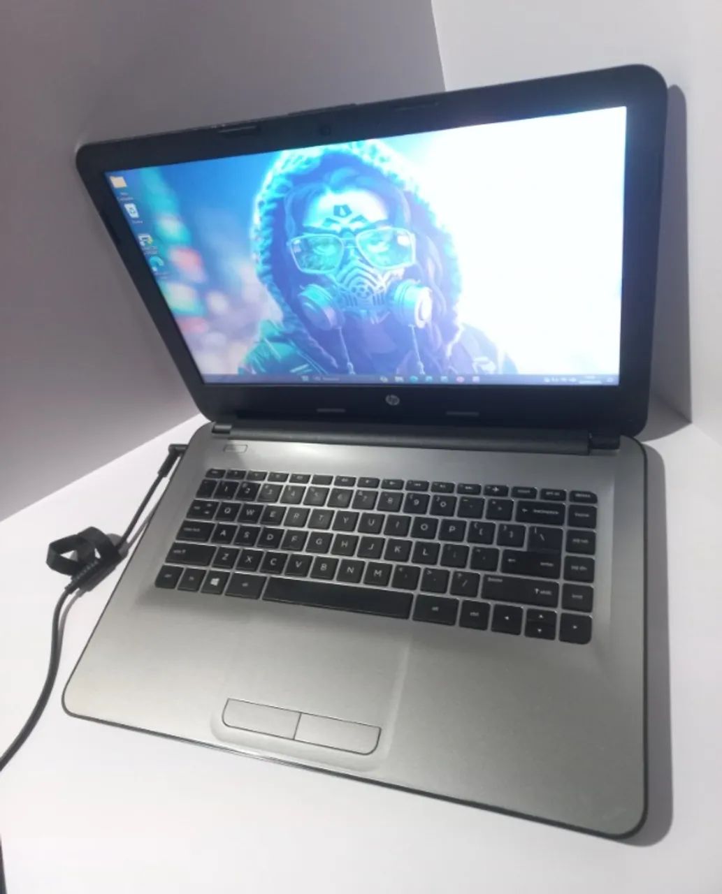 Notebook HP Pavilion Radeon R2 1.80GHz 4GB RAM 288GB SSD 14