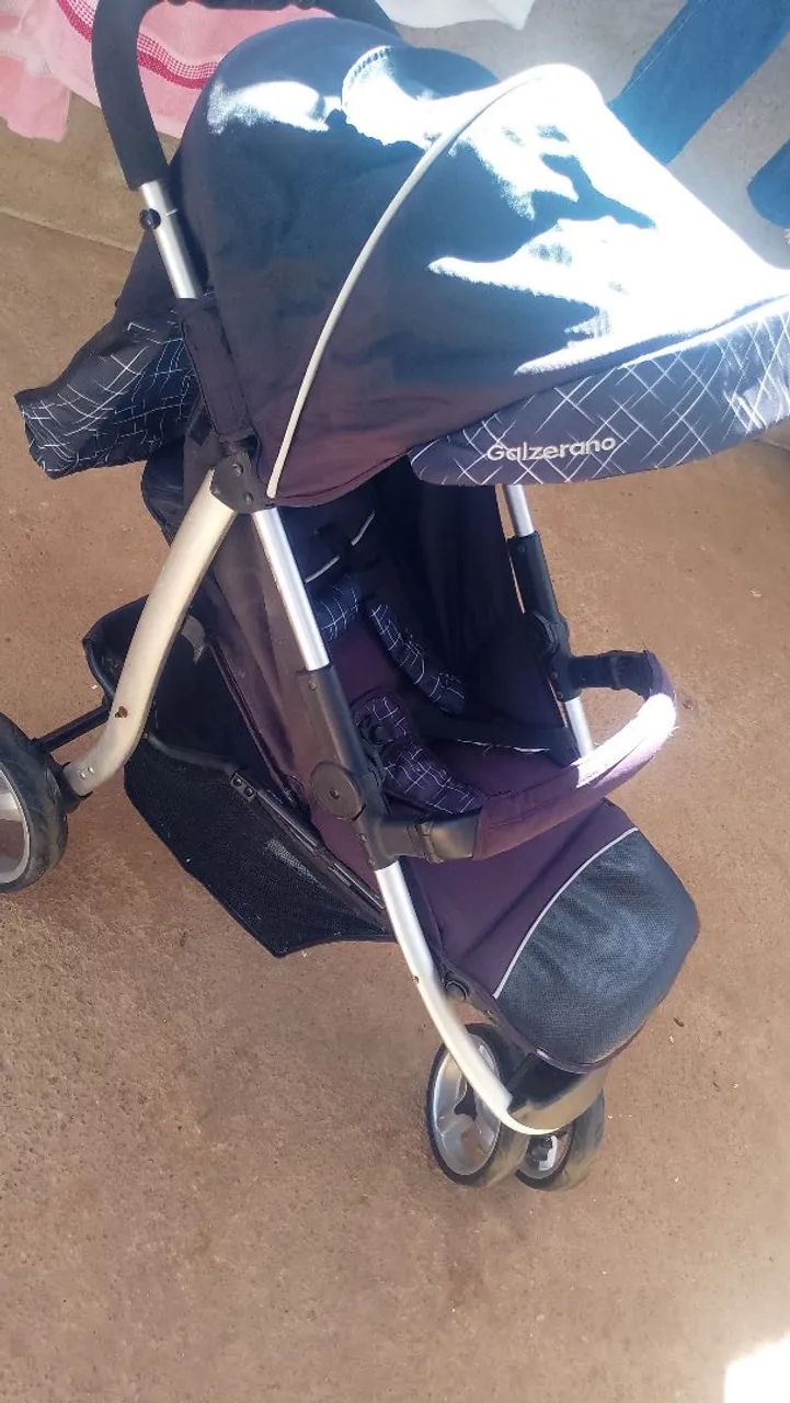Carrinho de bebe super conservado e grande 