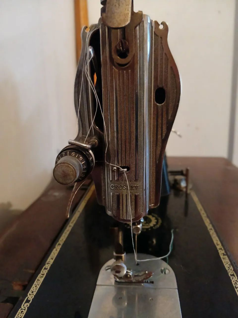 Máquina de costura antiga. - Foto 5