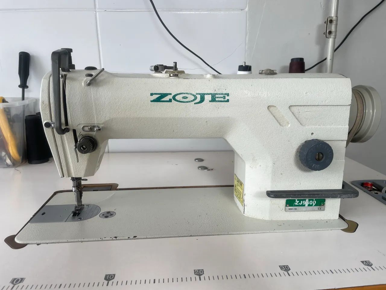 Máquina de Costura Reta Zoje - Foto 3