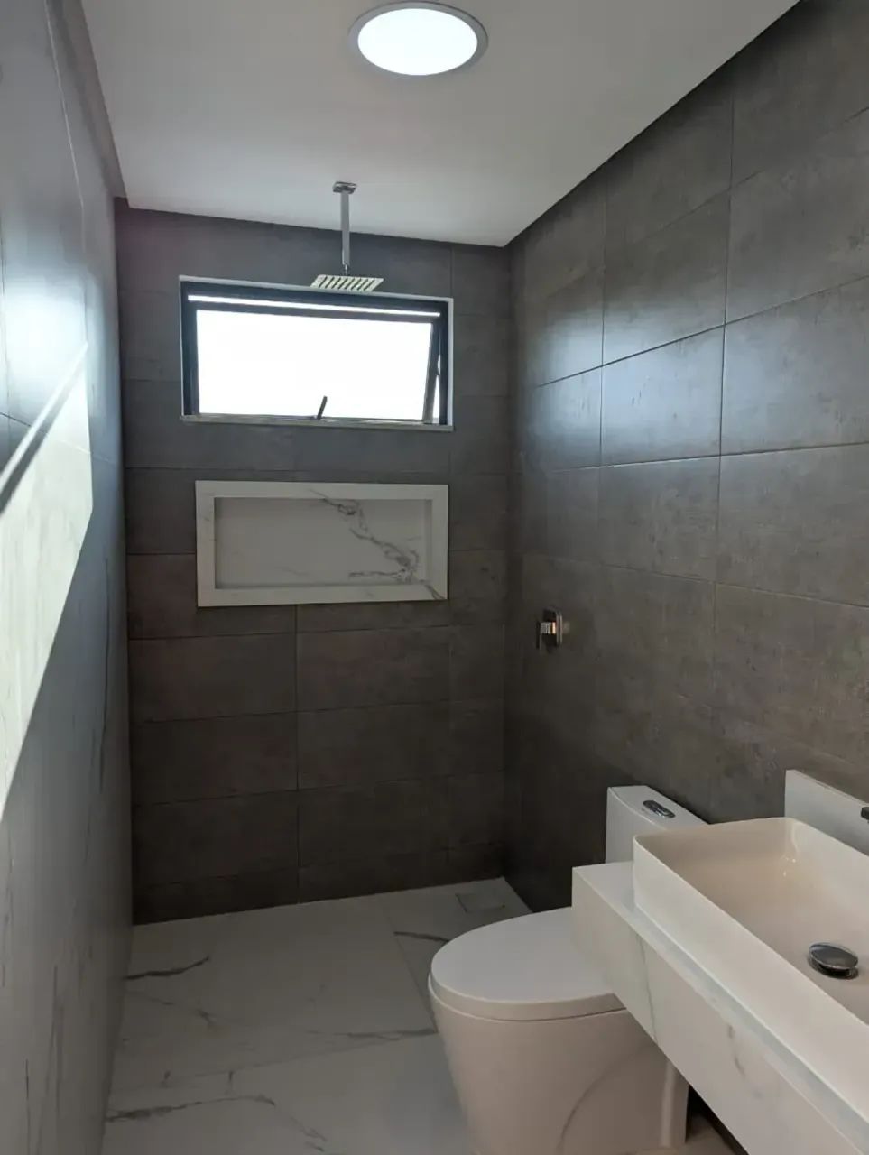 VENDO CASA NO ARACAGI DE CONDOMÍNIO COM 5 suites - Foto 2