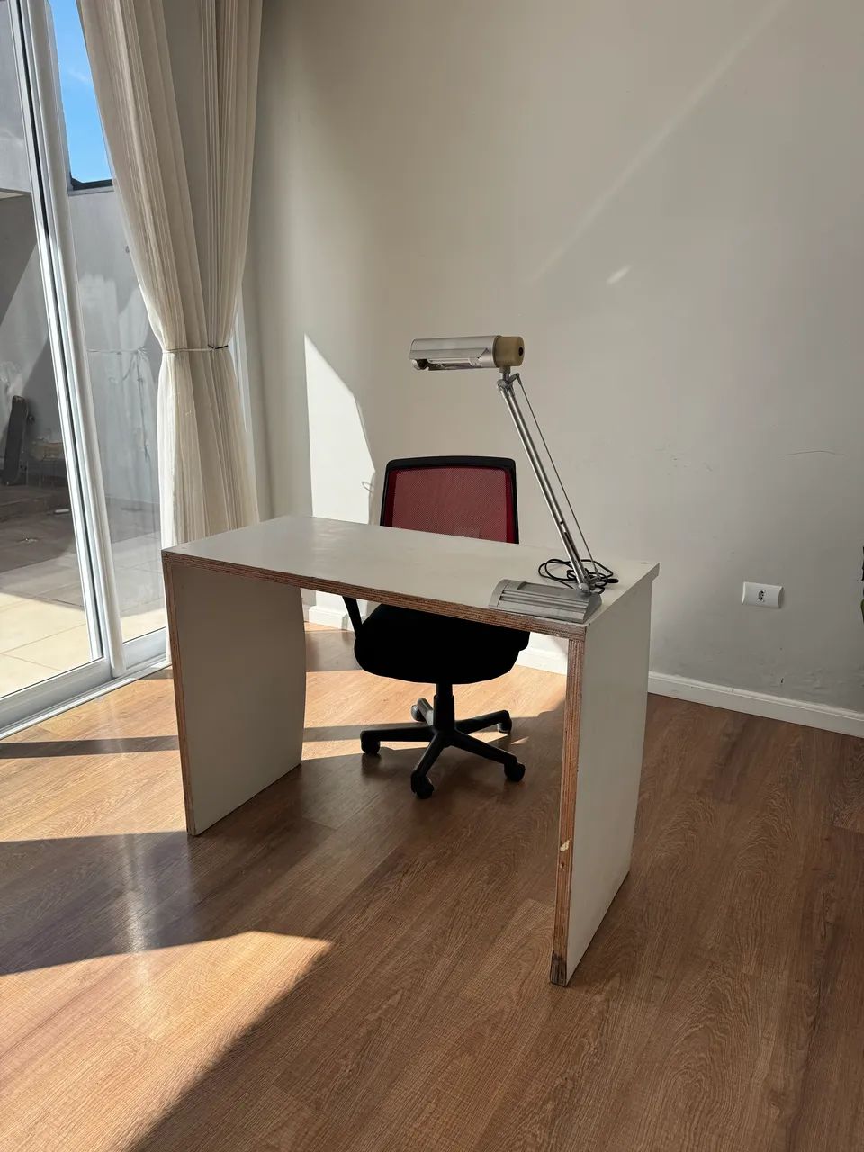 Mesa Cadeira e Gavetão de Escritório 