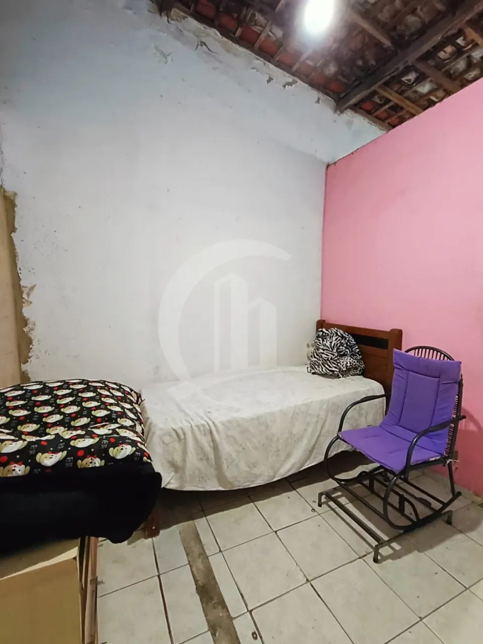 Casa com três quartos, excelente para ponto comercial, na avenida principal do Augusto Fra - Foto 5