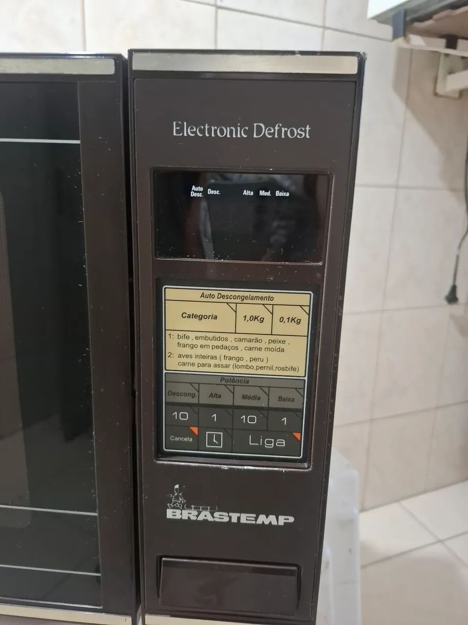 Vendo Micro-ondas 50 litros  impecável  - Foto 2