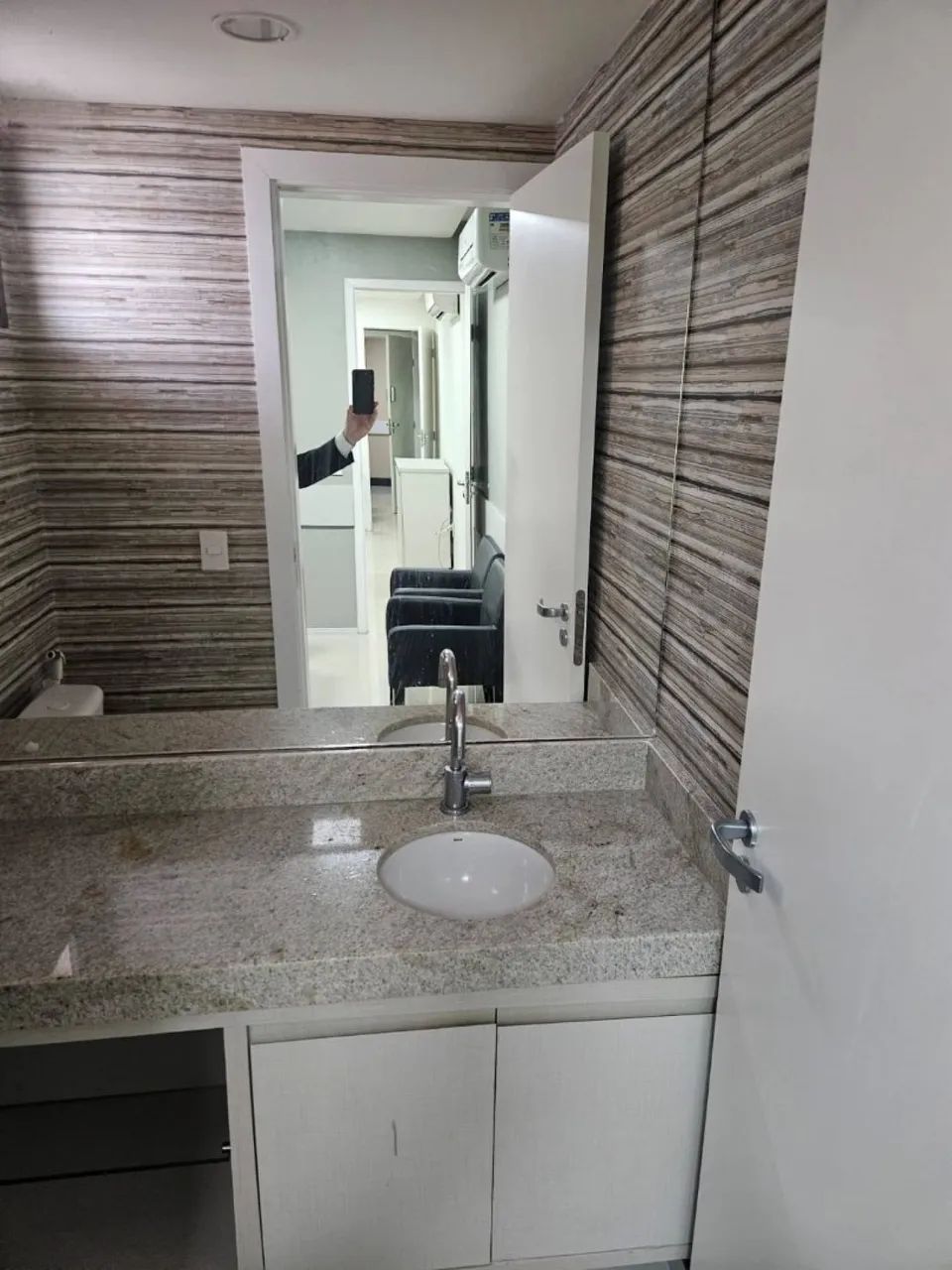 Sala Comercial Para Alugar no bairro Cocó em Fortaleza - Foto 2