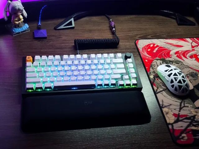 Teclado Mecânico Glorious Pre Built GMMK Pro 75% Gasket Mount