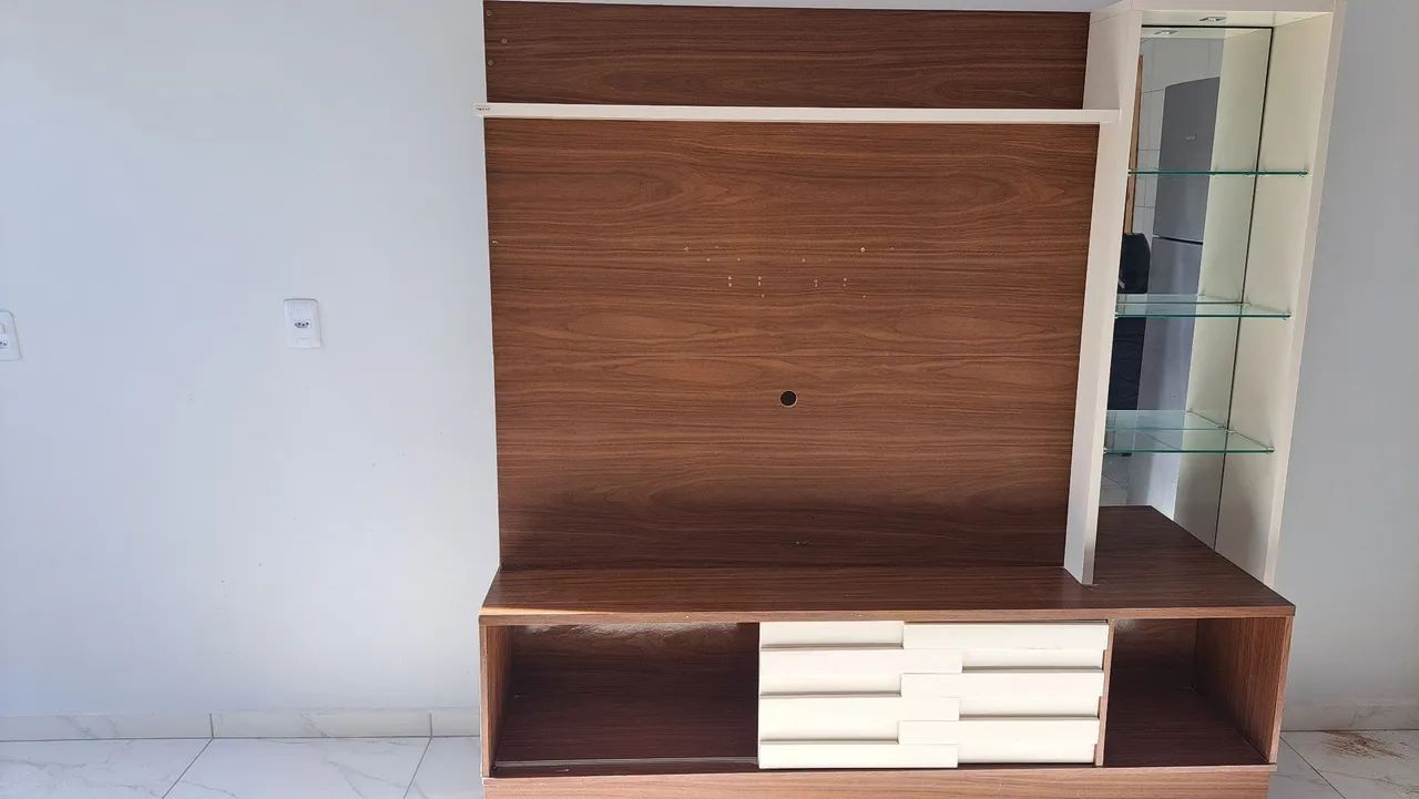 Estante com partelheiras de vidro