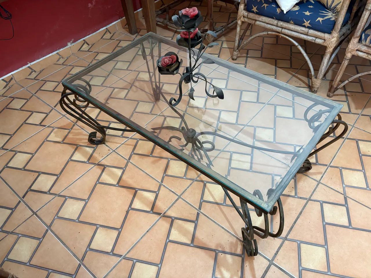 Mesa de centro em ferro com vidro 