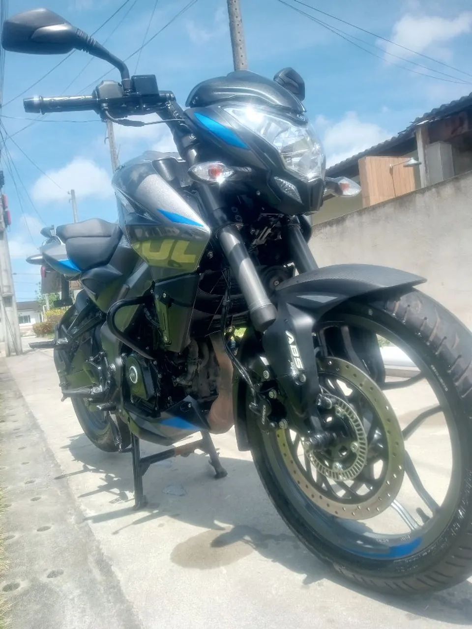 Moto bajaj 200