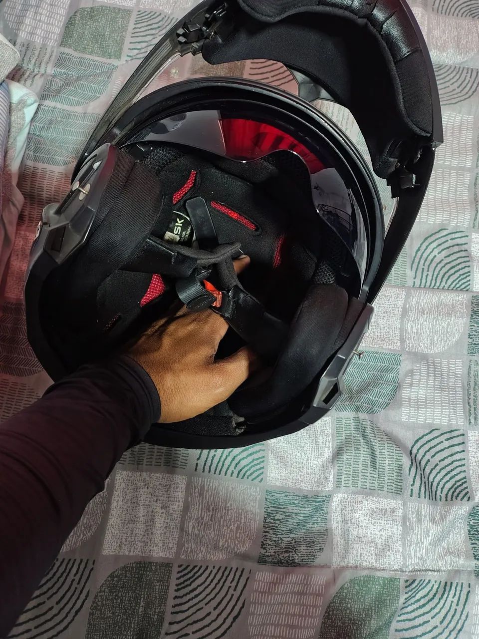 Capacete norisk Robocop semi-novo  - Foto 4