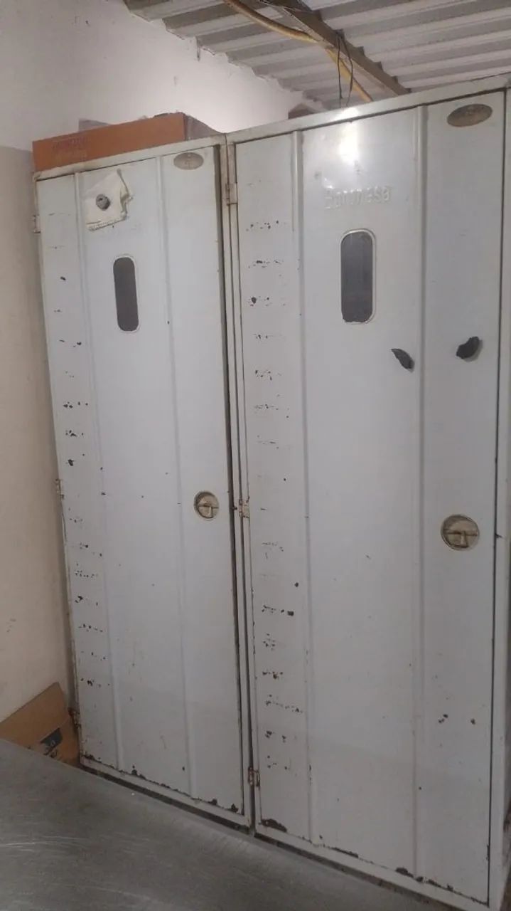 2 armário completo com grade da Baronesa cada um 800,00 - Foto 3