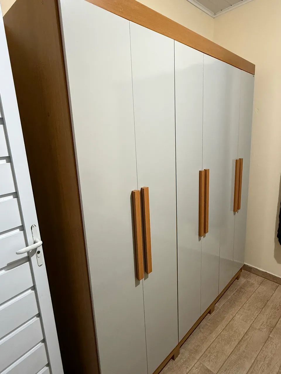 Guarda roupa 6P 2 gavetas 5 meses de uso  - Foto 2