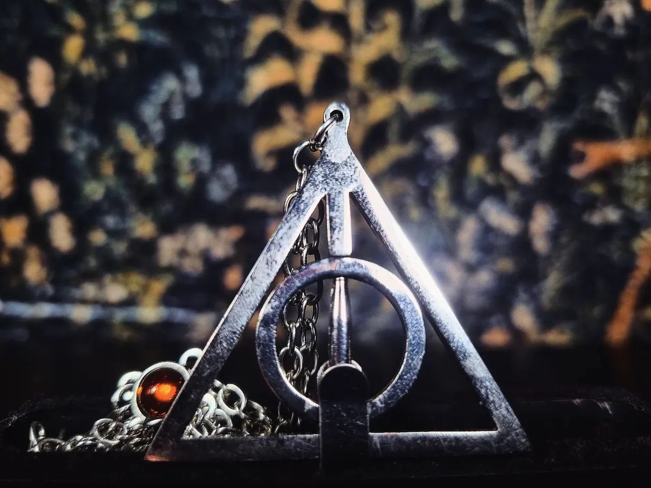 Colar Xenophilius Lovegood Reliquias da morte Harry Potter Noble collection  - Foto 5