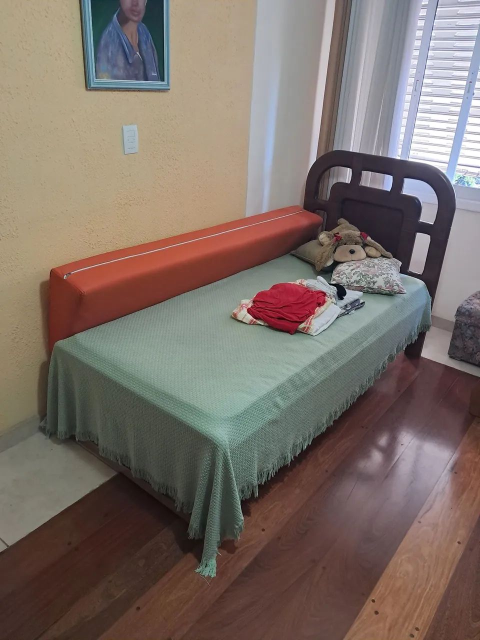 Cama de solteiro em madeira maciça com colchão.  - Foto 3