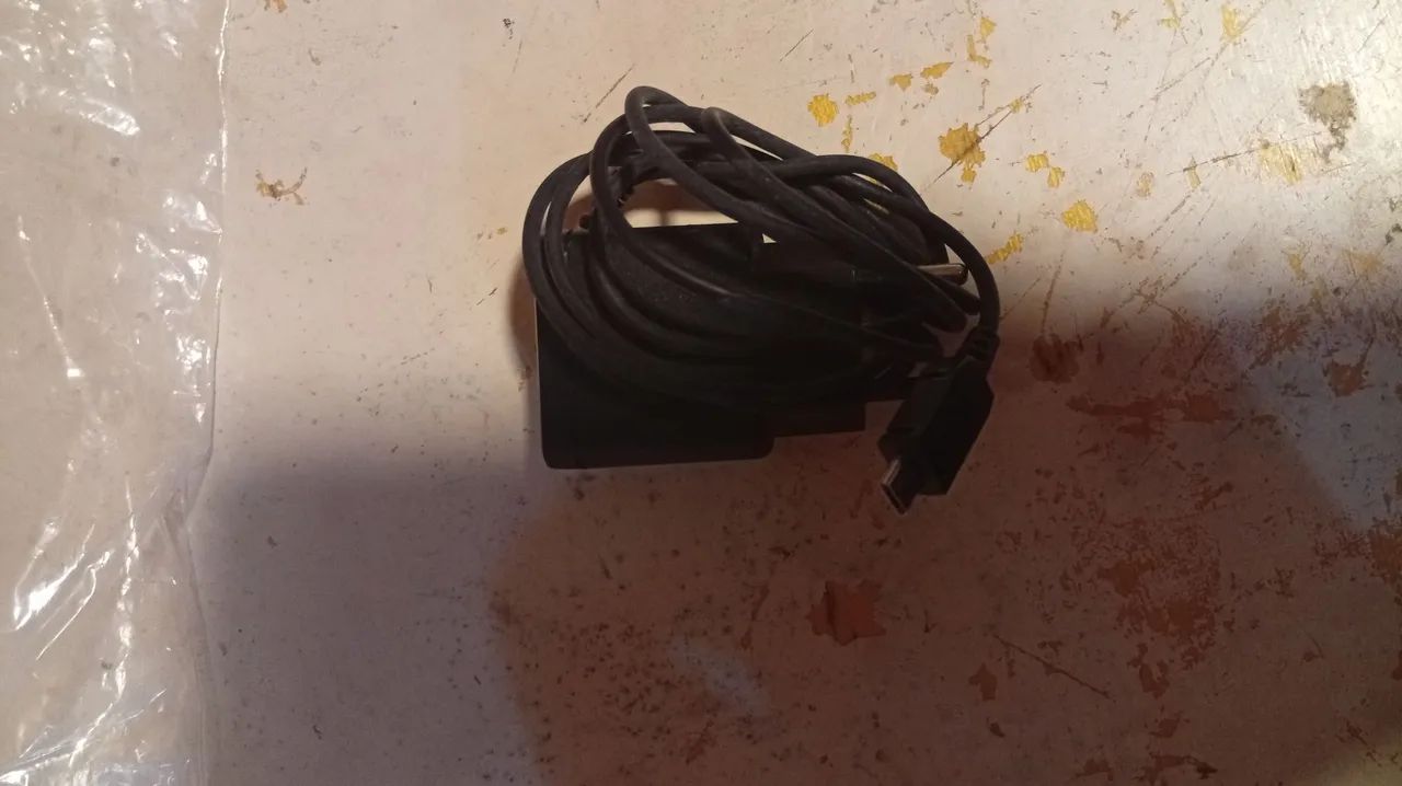 Carregador Kingo Micro USB (V8) com cabo fixo - Usado