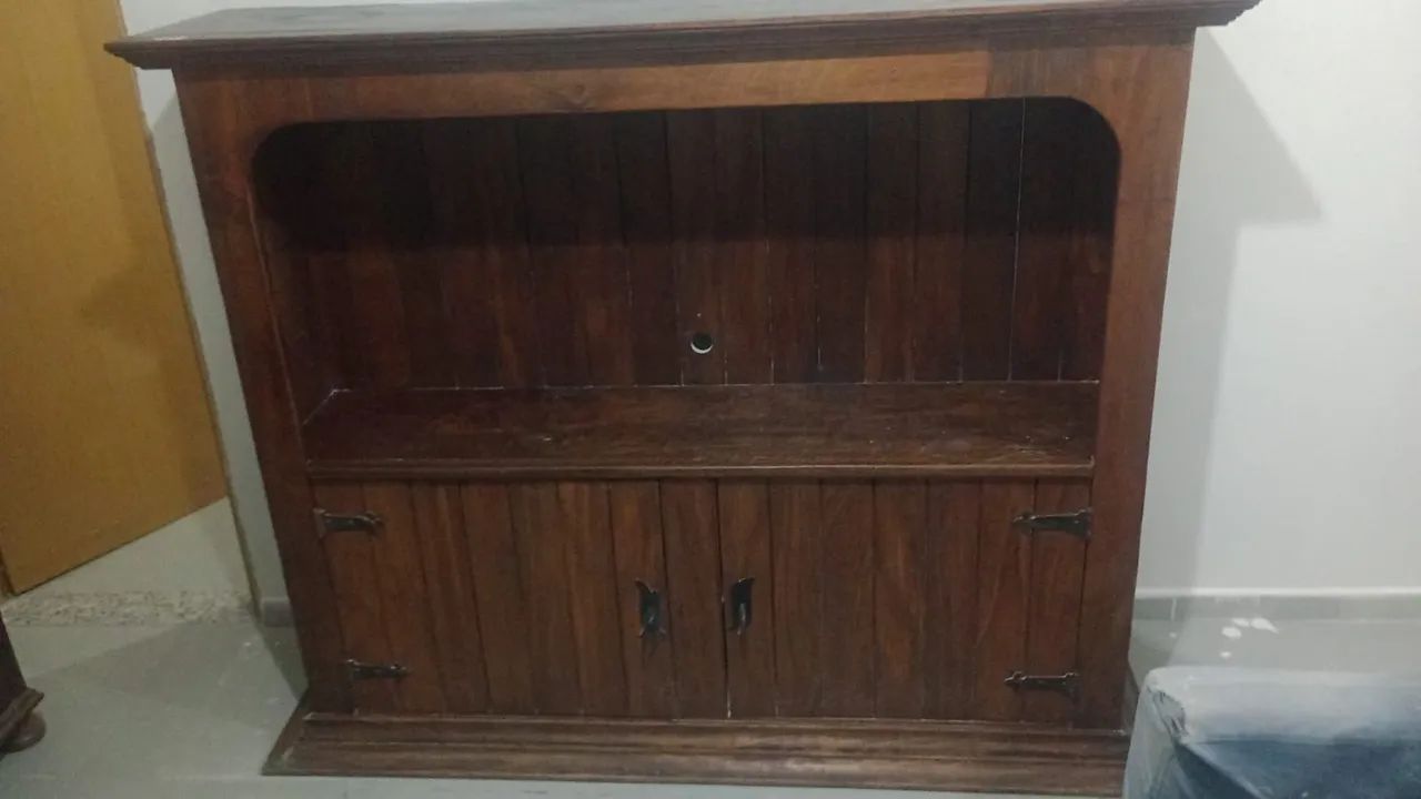 Estante com chave   ( antiguidade )