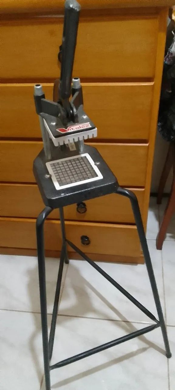 Cortador de batata frita e legumes profissional com tripé. - Foto 2